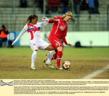Fussball, Frauen, Saison 2011 2012, Champions League, Viertelfinale (Hinspiel), 1. FFC Turbine Potsdam - FC Rossiyanka (Russland), im Bild: v. l. Fabiana (FC Rossiyanka) und Stefanie Draws (Turbine Potsdam), 14.03. 2012,