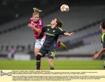 Eugenie Le Sommer (Lyon) contre Mia Brogaard (Bröndby) - - Olympique Lyon vs. Bröndby IF Idraetsforening - Champions League - 14 03 2012 xFredericChambertx 