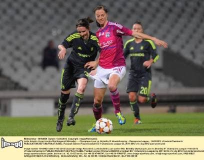 Lotta Schelin (Lyon) contre Mia Brogaard (Bröndby) - - Olympique Lyon vs. Bröndby IF Idraetsforening - Champions League - 14 03 2012 xFredericChambertx 