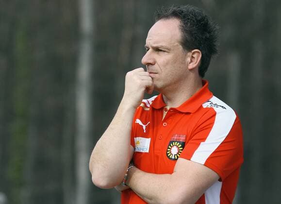 Aspach , Fußball Regionalliga Süd SG Sonnenhof Großaspach vs. SV Waldhof Mannheim Trainer Alexander Zorniger ( Sonnenhof ) enttäuscht