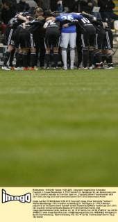 Fussball, 1. Frauen Bundesliga, 1. FFC Frankfurt vs. Hamburger SV, die Spielerinnen vom 1. FFC Frankfurt bereiten sich auf das Spiel vor.