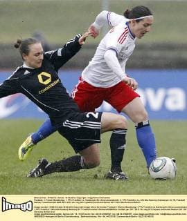 Fussball, 1. Frauen Bundesliga, 1. FFC Frankfurt vs. Hamburger SV, Gina Lewandowski (1. FFC Frankfurt, L), Aferdita Kameraj (Hamburger SV, R)