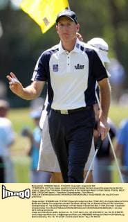 17 MAR 2012: Jim Furyk makes a putt for birdie and thanks the fans around the green during the 3rd round of play of the Transitions Championship at the Innisbrook Resort in Palm Harbor, Florida. GOLF: MAR 17 PGA Golf Herren - Transitions Championship - Third Round Icon20158009 EDITORIAL USE ONLY