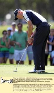 17 MAR 2012: Jim Furyk makes a putt for birdie and thanks the fans around the green during the 3rd round of play of the Transitions Championship at the Innisbrook Resort in Palm Harbor, Florida. GOLF: MAR 17 PGA Golf Herren - Transitions Championship - Third Round Icon20158010 EDITORIAL USE ONLY