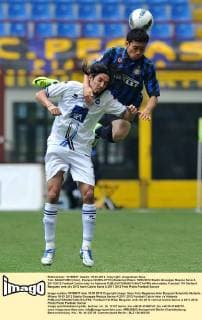 Yuto NAGATOMO (Inter), Ezequiel SCHELOTTO (Atalanta) Milano 18 03 2012 Stadio Giuseppe Meazza Serie A 2011 2012 Football Calcio Inter Vs Atalanta allexsabba