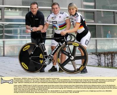 Pressegespräch Team Spirit GmbH vor WM in Melbourne Erfurt , 210312 , Atrium der Stadtwerke , Pressegespräch der Team Spirit GmbH zur WM-Teilnahme von Kristina Vogel und Rene Enders in Melbourne , dem letzten internationalen Show-down vor den Olympischen Spielen in London 2012 im Bild Trainer Tim Zühlke , Rene Enders und Kristina Vogel