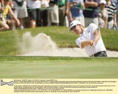 March 23, 2012: Hunter Mahan hits out of the green side on 7 during second round golf action of the Arnold Palmer Invitational held at Arnold Palmer s Bay Hill Club & Lodge in Orlando, FL PGA Golf Herren 2012: Arnold Palmer Invitational MAR 23 - ZUMAcg2