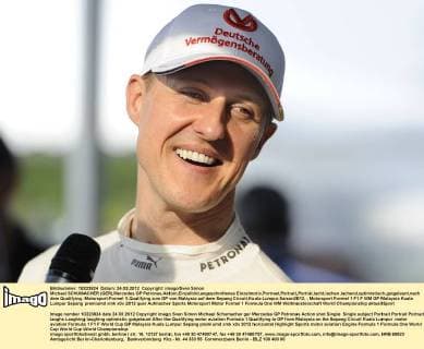 Michael SCHUMACHER (GER),Mercedes GP Petronas,Aktion,Einzelbild,angeschnittenes Einzelmotiv,Portraet,Portrait,Porträt,lacht,lachen,lachend,optimistisch,gutgelaunt,nach dem Qualifying. Motorsport:Formel 1,Qualifying zum GP von Malaysia auf dem Sepang Circuit,Kuala Lumpur,Saison2012,