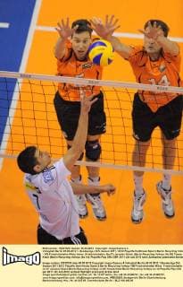 Volleyball Berlin 25.03.2012 1. Bundesliga DVL Saison 2011 2012 Playoffs Halbfinale Spiel 2 Berlin Recycling Volleys - VfB Friedrichshafen Milos Vemic (Friedrichshafen, No.07) Jaroslav Skach (Berlin Recycling Volleys, No.05) Tomas Kmet (Berlin Recycling Volleys, No.14)