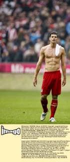Mario Gomez ( Bayern 33 ) mit nacktem Oberkörper, oben ohne, Muskulatur, Brust, Bauch, fettfrei, Sixpack, Bauchmuskel, Brustmuskel, Haut, nackt , sexy FC BAYERN MÜNCHEN - HANNOVER 96 ( 2-1 ) Fussball 1. Bundesliga , München, am 24.03.2011 27.Spieltag,27.Spieltag, Saison 2011 2012, Saison1112 , Liga01, 1.Liga, 1.Bundesliga, FCB, München, Hannoveraner