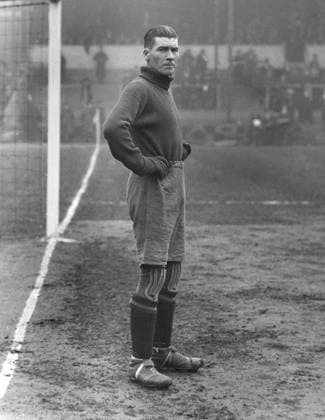 Football - West Bromwich Albion v Liverpool 1925 26 Elisha Scott - Liverpool FC s goalkeeper Played 430 games for the club and was a Northern Ireland (Nordirland) International with 27 caps. 