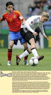 31.03.2012, Carl-Benz-Stadion, Mannheim, GER, Frauen Laenderspiel, EM-Qualifikation, GER vs ESP, im Bild Sandra Vilanova Tous ( 11 ESP, CDE AT de Madrid Feminas ) grgen Viola Odebrecht ( 17 GER, 1. FFC Turbine Potsdam ) during Euro-Qualifier, Women, GER vs ESP on 2012 03 31, Carl-Benz-Stadion, Mannheim, Germany. GER, Frauen Laenderspiel, EM-Qualifikation, Deutschland vs Spanien
