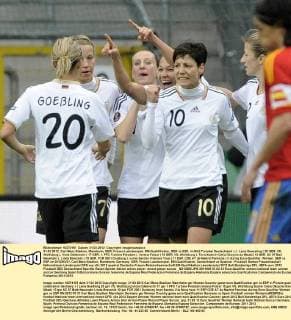 31.03.2012, Carl-Benz-Stadion, Mannheim, GER, Frauen Laenderspiel, EM-Qualifikation, GER vs ESP, im Bild Torjubel Deutschland v.l.: Lena Goessling ( 20 GER, VfL Wolfsburg ), Viola Odebrecht ( 17 GER, 1. FFC Turbine Potsdam ), Verena Faisst ( 15 GER, VfL Wolfsburg ), Torschuetzin Celia Okoyino da Mbabi( 13 GER, SC 07 Bad Neuenahr ), Linda Bresonik ( 10 GER, FCR 2001 Duisburg ), vorne Sandra Vilanova Tous ( 11 ESP, CDE AT de Madrid Feminas ) during Euro-Qualifier, Women, GER vs ESP on 2012 03 31, Carl-Benz-Stadion, Mannheim, Germany. GER, Frauen Laenderspiel, EM-Qualifikation, Deutschland vs Spanien