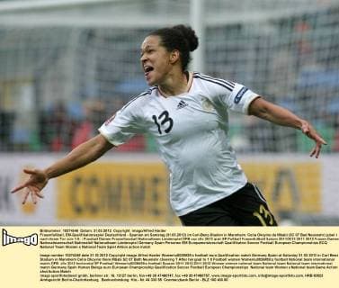 Frauenfußball, EM-Qualifikationsspiel Deutschland - Spanien am Samstag (31.03.2012) im Carl-Benz-Stadion in Mannheim. Celia Okoyino da Mbabi (SC 07 Bad Neuenahr) jubel t nach ihrem Tor zum 1:0.