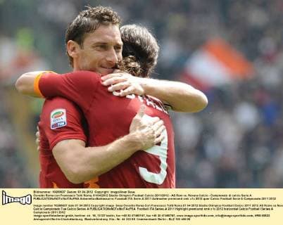 Osvaldo Roma con Francesco Totti Roma, 01 04 2012 Stadio Olimpico Football Calcio 2011 2012 - AS Rom vs. Novara Calcio - Campionato di calcio Serie A AntoniettaxBaldassarre