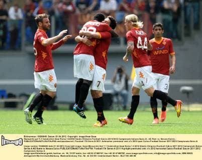 Marquinho gol 1-1 Celebration Goal Roma 1 4 2012 Stadio Olimpico Football Calcio 2011 2012 Campionato Italiano Serie A - AS Rom vs. Novara Calcio - andreaxstaccioli