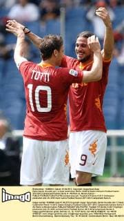 Pablo Daniel Osvaldo gol 1-2 Goal celebration Roma 1 4 2012 Stadio Olimpico Football Calcio 2011 2012 Campionato Italiano Serie A - AS Rom vs. Novara Calcio - andreaxstaccioli