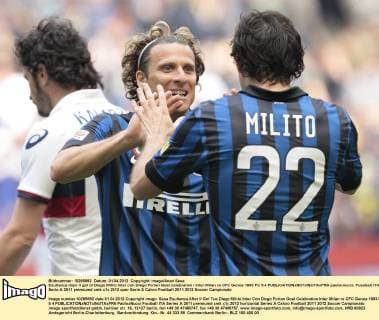Esultanza dopo il gol di Diego Milito Inter con Diego Forlan Goal celebration Inter Milan vs CFC Genoa 1893 FC 5-4 paoloxnucci