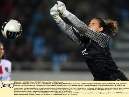FUSSBALL - UEFA Euro 2013, Quali, AUT vs POR WIENER NEUSTADT,AUSTRIA,05.APR.12 - FUSSBALL - UEFA Europameisterschaft der Frauen, Qualifikation, ÖFB Länderspiel, Österreich vs Portugal. Bild zeigt Patricia Morais (POR). 