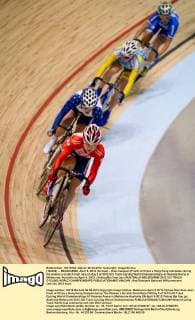 (120406) -- MELBOURNE, April 6, 2012 (Xinhua) -- Diao Xiaojuan (Front) of China s Hong Kong competes during the women s scratch final race on day 3 of 2012 UCI Track Cycling World Championships at Hisense Arena in Melbourne, Australia on April 6, 2012. (Xinhua Bai Xue) (jyc) AUSTRALIA-MELBOURNE-2012 UCI TRACK CYCLING WORLD CHAMPIONSHIPS 