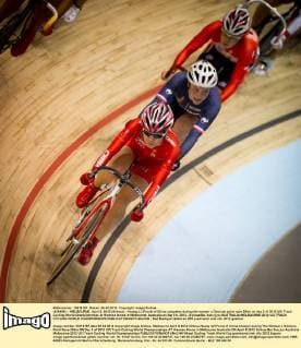 (120406) -- MELBOURNE, April 6, 2012 (Xinhua) -- Huang Li (Front) of China competes during the women s Omnium point race 20km on day 3 of 2012 UCI Track Cycling World Championships at Hisense Arena in Melbourne, Australia on April 6, 2012. (Xinhua Bai Xue) (jyc) AUSTRALIA-MELBOURNE-2012 UCI TRACK CYCLING WORLD CHAMPIONSHIPS 