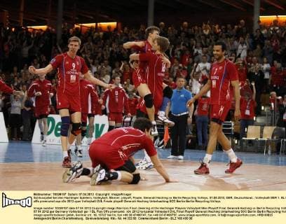Schlussjubel bei den Hachinger Spielern, Volleyball, Männer, playoff, Finale, Generali Haching vs Berlin Recycling Volleys, 07.04.2012, GER, Deutschland,
