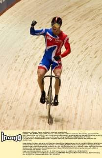 (120408) -- MELBOURNE, April 8, 2012 (Xinhua) -- Chris Hoy of Great Britain celebrates after winning gold medal of the men s Keirin on day 5 of 2012 UCI Track Cycling World Championships at Hisense Arena in Melbourne, Australia on April 8, 2012. Hoy won the gold with 10.231 seconds. (Xinhua Bai Xue) (jyc) AUSTRALIA-MELBOURNE-UCI-TRACK CYCLING-WORLD CHAMPIONSHIPS 