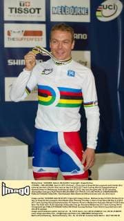 (120408) -- MELBOURNE, April 8, 2012 (Xinhua) -- Chris Hoy of Great Britain presents gold medal after winning the men s Keirin final race on day 5 of 2012 UCI Track Cycling World Championships at Hisense Arena in Melbourne, Australia on April 8, 2012. Hoy won the gold with 10.231 seconds. (Xinhua Bai Xue) (jyc) AUSTRALIA-MELBOURNE-UCI-TRACK CYCLING-WORLD CHAMPIONSHIPS 