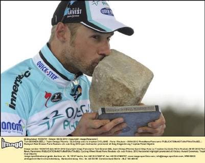 Tom BOONEN (BEL) - Team Omega Pharma - Quickstep avec le trophee CYCLISME : Paris Roubaix - 08 04 2012 PhotoNews Panoramic 