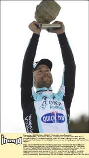 Tom BOONEN (BEL) - Team Omega Pharma - Quickstep avec le trophee CYCLISME : Paris Roubaix - 08 04 2012 PhotoNews Panoramic 