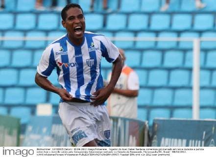 Jogador do Avai Cleber Santana comemora gol marcado em lance durante a partida entre Avai x Joinville valida pelo Campeonato Catarinense realizado no Estadio da Ressacada. Florianopolis SC, Brasil - 08 04 2012. x(449)xRubensxFloresx xFotoarenax  (9067)