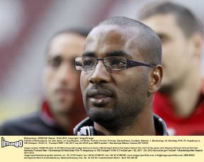 CACAU (VfB Stuttgart), vor dem Spiel, vor Spielbeginn, mit Brille, Portrait, Porträt, Portraet, Deutschland, Fussball, Männer, 1. Bundesliga, 30. Spieltag, FCA, FC Augsburg vs. VfB Stuttgart, 10.04.12,