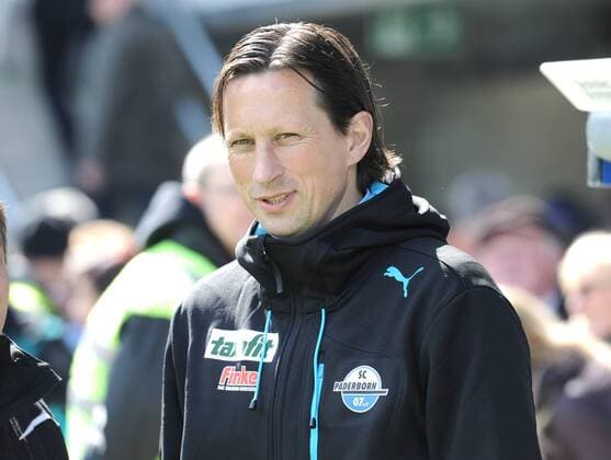 08.04.2012, Fussball, 2. BUNDESLIGA, Saison 2011 2012, 29. SPIELTAG, Energieteam Arena, Paderborn SC PADERBORN 07 - TSV 1860 MÜNCHEN 2 - 2 Roger Schmidt (Trainer SC Paderborn 07), Einzelbild, Mimik, Gestik, Quer, Freude, freuen, Lachen, lächeln