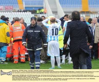 Serie B - Pescara - Livorno: Piermario Morosini ist kollabiert xHOCHxZWEIx xItalyxPhotoxPressx 