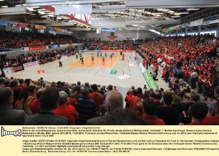 Blick in die volle Margonarena, ausverkaufte Halle, ausverkauft, Dresdner SC, Finale um die deutsche Meisterschaft, Volleyball, 1. Bundesliga Frauen, Margon-Arena Dresden Bodenbacher Straße, DSC, Saison 2011 2012, 14.04.2012, Finalspiel um den Meistertitel,