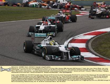 Motorsports: FIA Formula One World Championship 2012, Grand Prix of China, 8 Nico Rosberg (GER, Mercedes AMG Petronas F1 Team), start, mass, Masse, Menge, viele, many xHOCHxZWEIx
