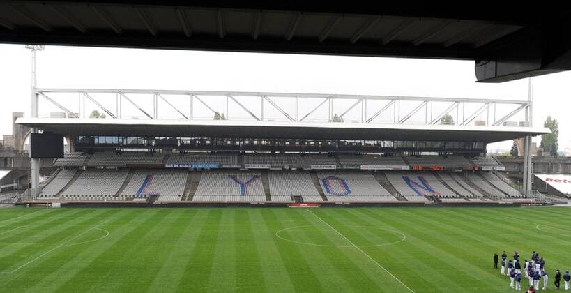 Fussball, Frauen, Saison 2011 2012, Champions League, Halbfinale (Hinspiel), Olympique Lyon - Tribüne auf der Gegengerade im Gerland Stadion, 15.04. 2012,
