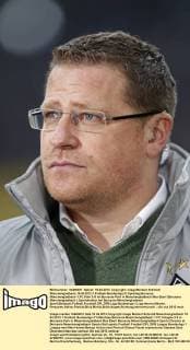 Mönchengladbach,15.04.2012-1.Fußball-Bundesliga,31.Spieltag,Borussia Mönchengladbach-1.FC.Köln 3-0 im Borussia-Park in Mönchengladbach Max Eberl (Borussia Mönchengladbach ) Sportdirektor bei Borussia Mönchengladbach Sport,Ballsport,Fußball,Fussball,DFL,DFB,Liga,Bundesliga.1.Liga,Herren,Männer, Personen,Aktion,Porträt,Blick,Mimik,Brille,Augen,Richtung,Interview,hoch
