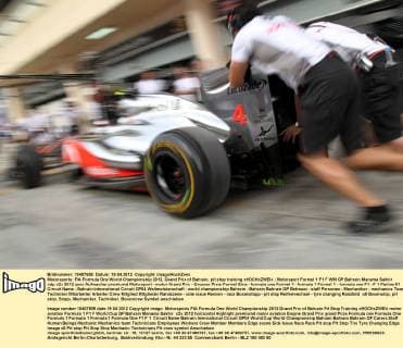 Motorsports: FIA Formula One World Championship 2012, Grand Prix of Bahrain, pit stop training xHOCHxZWEIx
