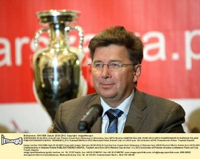 WARSZAWA 20.04.2012, Ankunft des Pokals Coupe Henri Delaunay in Warschau, hier UEFA Direktor MARTIN KALLEN EURO 2012 UEFA CHAMPIONSHIP IN WARSAW POLAND  TEDI200412_012