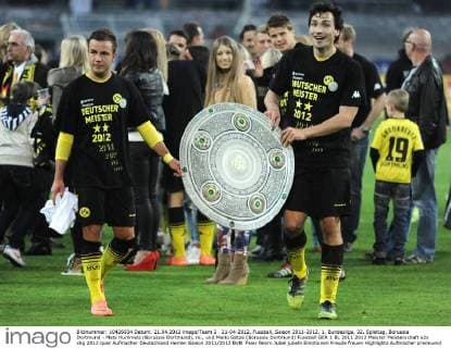 21-04-2012, Fussball, Saison 2011-2012, 1. Bundesliga, 32. Spieltag, Borussia Dortmund - Mats Hummels (Borussia Dortmund), re., und Mario Götze (Borussia Dortmund)