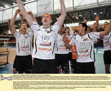 Deutsche Meister Paul Carroll (Berlin Recycling Volleys) 12 Felix Fischer (Berlin Recycling Volleys) 6 Kawika Shoji (Berlin Recycling Volleys) 2 von links Entscheidendes 5. Play-Off-Spiel um die Deutsche Meisterschaft zwischen Generali Haching und Berlin Recycling Volleys in Unterhaching