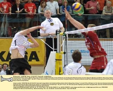 Schmetterball Roko Sikiric (Berlin Recycling Volleys) 7 Entscheidendes 5. Play-Off-Spiel um die Deutsche Meisterschaft zwischen Generali Haching und Berlin Recycling Volleys in Unterhaching