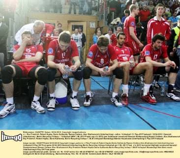 v.l.: Roy Friedrich, Robert Hupka, Denis Kaliberda, Ramon Cedeno, Alex Shafranovich (Unterhaching) - ratlos Volleyball 5. Play-Off Finalspiel 22.04.2012 Generali Unterhaching - Berlin Recycling Volleys
