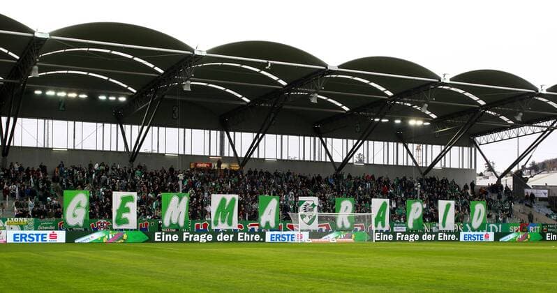 FUSSBALL - BL, WIEN,AUSTRIA,22.APR.12 - FUSSBALL - tipp3 Bundesliga powered by T-Mobile, SK Rapid Wien - Bild zeigt die Westtribüne und Fans - 