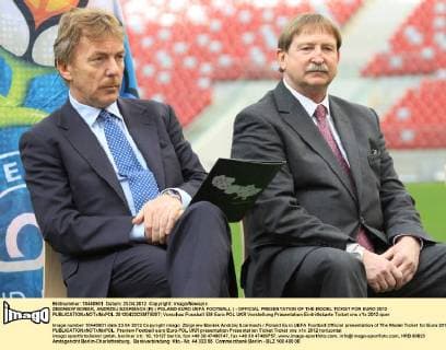 ZBIGNIEW BONIEK, ANDRZEJ SZARMACH (R) ( POLAND EURO UEFA FOOTBALL ) - OFFICIAL PRESENTATION OF THE MODEL TICKET FOR EURO 2012  20120423CSMT8007