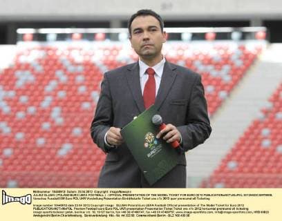 JULISZ GLUSKI ( POLAND EURO UEFA FOOTBALL ) - OFFICIAL PRESENTATION OF THE MODEL TICKET FOR EURO 2012  20120423CSMT8005