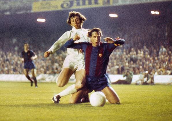 Football: FC Barcelona (Barca) vs Leeds United 1:1. European Cup Semifinal 2nd leg in Spain. 23 04 1975; Norman Hunter - Leeds 