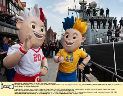 The UEFA EURO 2012 Cup arrives in Gdansk 24.04.2012. The EURO 2012 mascots Slavek (L) and Slavko. delu_240412 