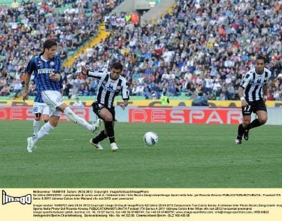 Nz Udine 25 04 2012 - campionato di calcio serie A Udinese-Inter foto Nicolo Zangirolami Image Sport nella foto: gol Ricardo Alvarez 